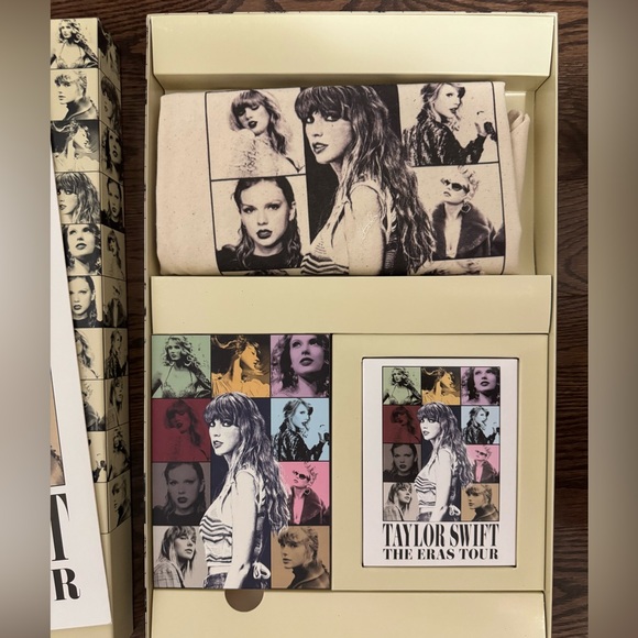 TAYLOR SWIFT VIP PACKAGE
I remember it all too well package - Picture 3 of 6